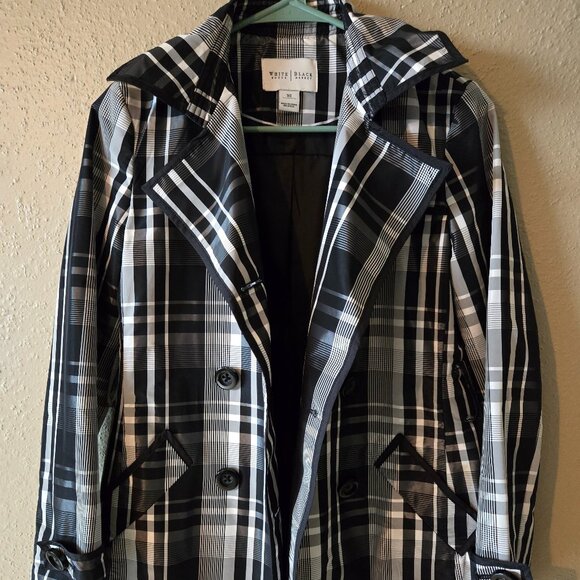 Fantastic find!  What a wonderful black and white trench coat - Picture 3 of 4